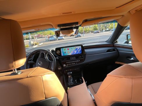 Used 2023 Lexus ES 300h w/ Premium Package image 12