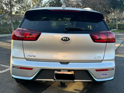 Used 2018 Kia Niro LX image 3