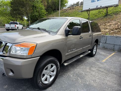 Used 2008 Nissan Titan SE AWD/4WD image 14