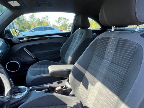 Used 2013 Volkswagen Beetle Turbo image 17