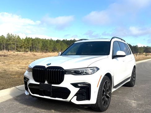 Used 2020 BMW X7 xDrive40i w/ M Sport Package AWD/4WD image 1