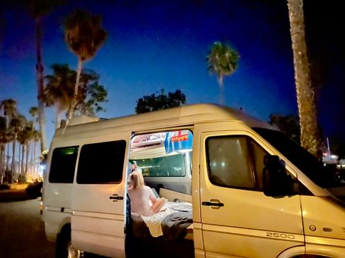 Used 2004 Dodge Sprinter 2500 w/ Cooling Group RWD image 14
