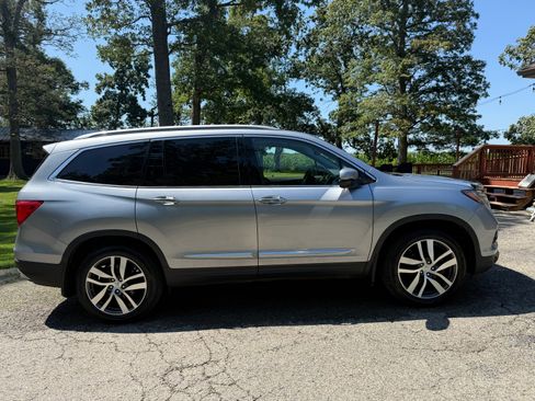 Used 2017 Honda Pilot Elite image 2
