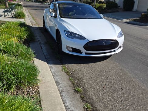 Used 2015 Tesla Model S P90D image 4