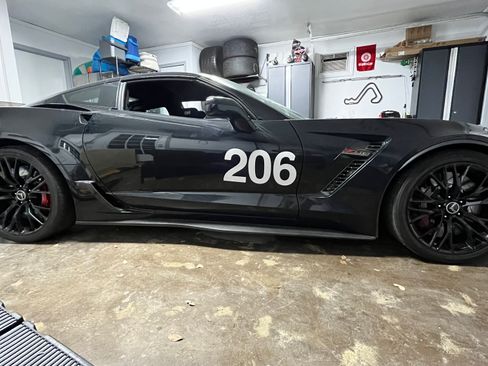 Used 2015 Chevrolet Corvette Z06 w/ Z07 Performance Package RWD image 9