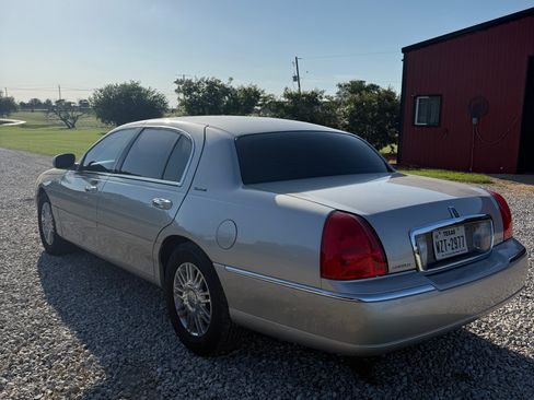Used 2008 Lincoln Town Car Signature L RWD image 8
