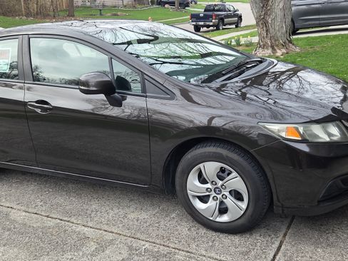 Used 2013 Honda Civic LX image 2