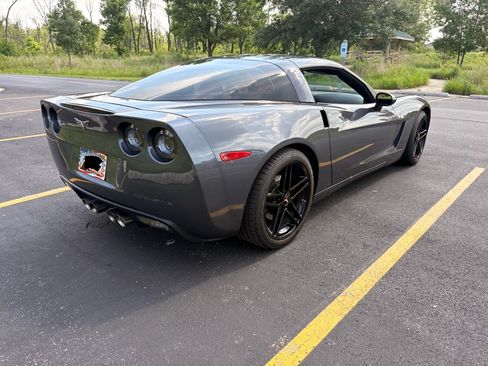 Used 2010 Chevrolet Corvette Coupe w/ 1LT RWD image 9