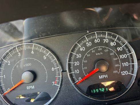 Used 2005 Chrysler Sebring Touring image 11