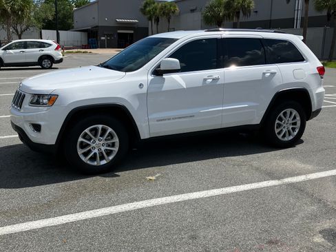 Used 2014 Jeep Grand Cherokee Laredo w/ 18" Wheel & 8.4" Radio Group AWD/4WD image 4