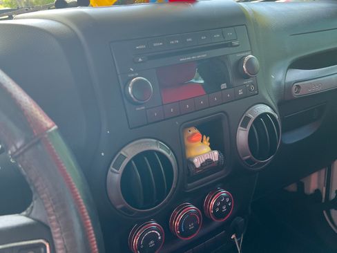 Used 2018 Jeep Wrangler Sport w/ Connectivity Group image 13