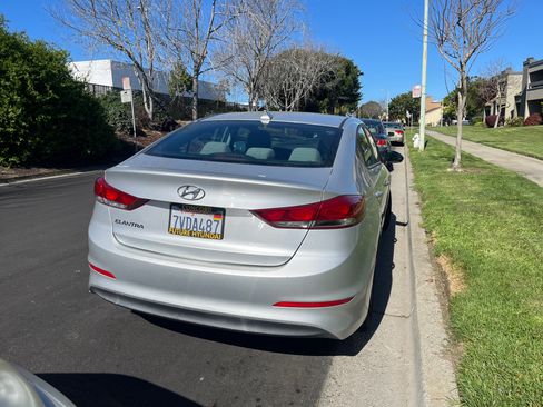 Used 2017 Hyundai Elantra SE image 12