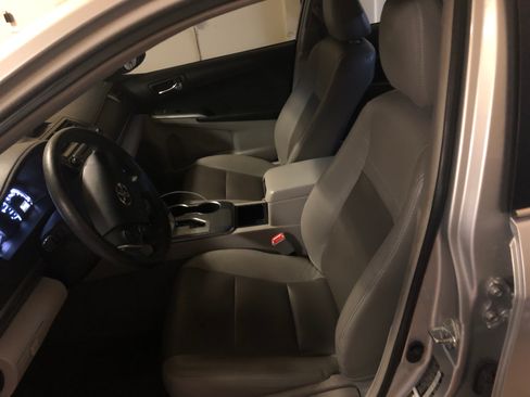 Used 2012 Toyota Camry LE image 1