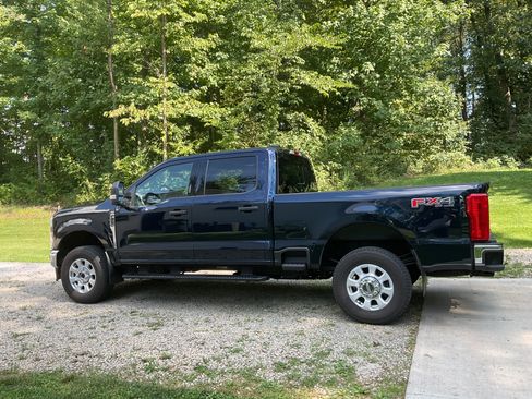 Used 2024 Ford F250 XLT w/ FX4 Off-Road Package AWD/4WD image 2