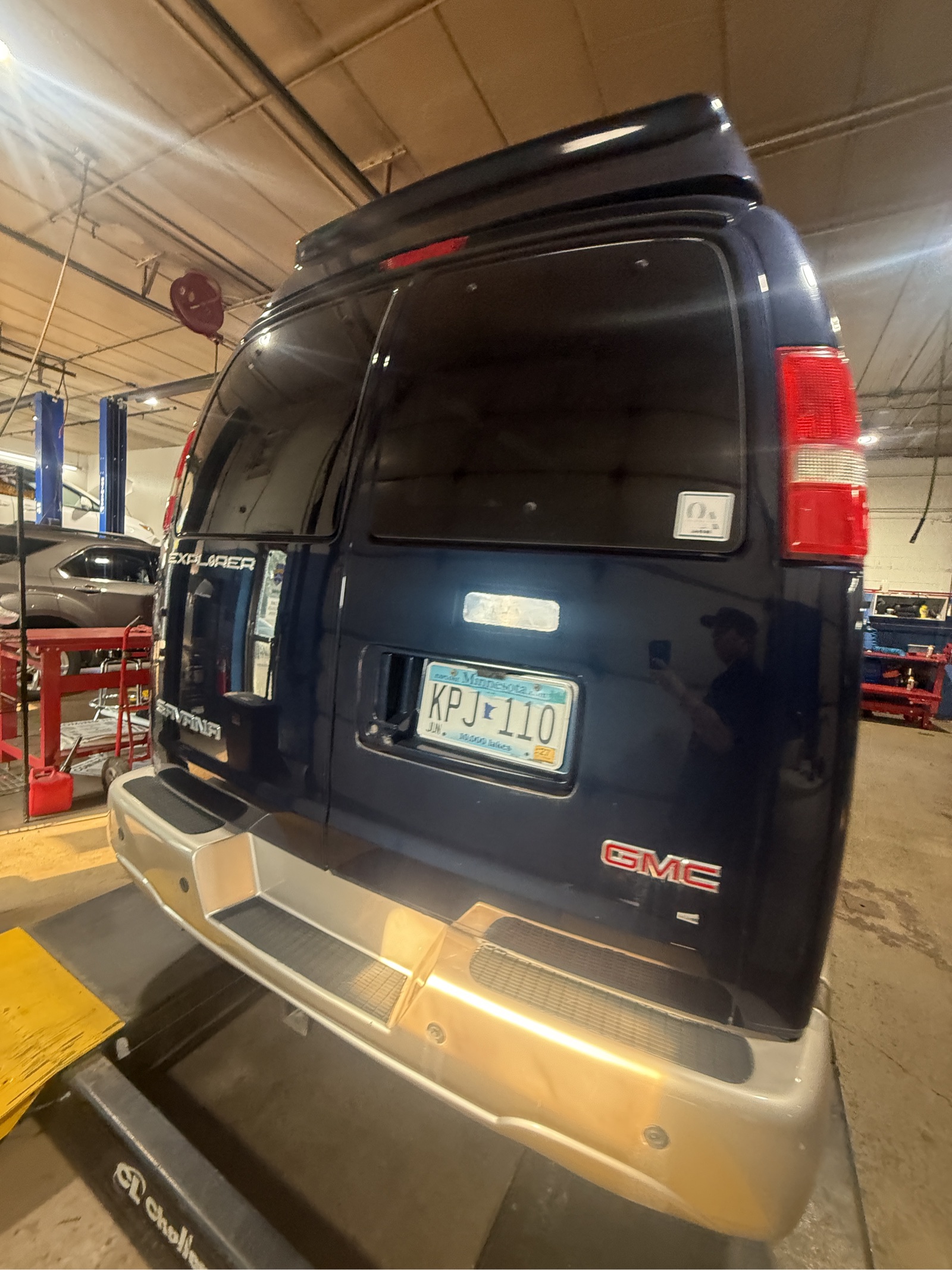 Used 2019 GMC Savana 2500 w/ Enhanced Convenience Package RWD image 8