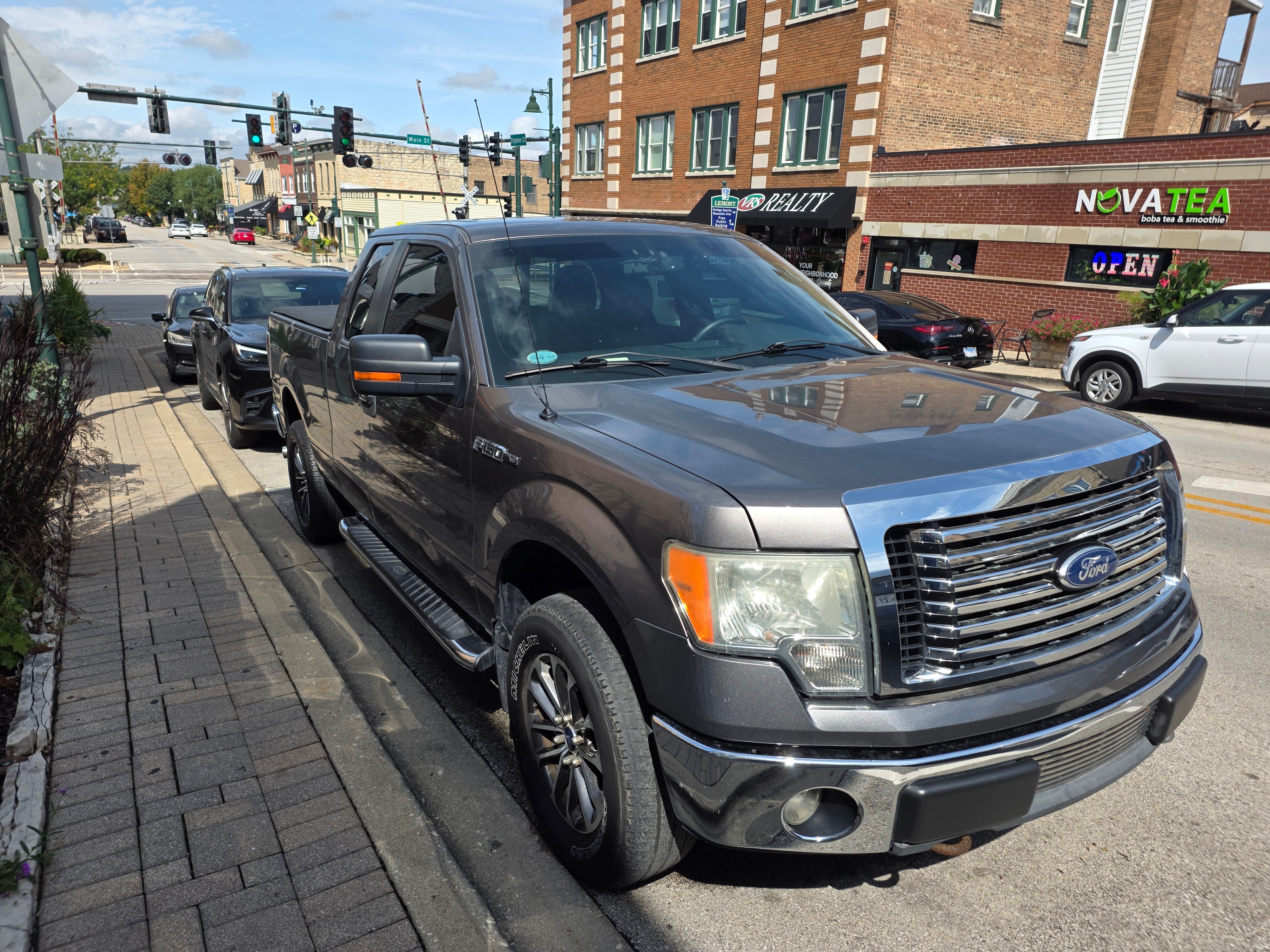 Used 2011 Ford F150 XLT w/ XLT Chrome Pkg AWD/4WD image 4