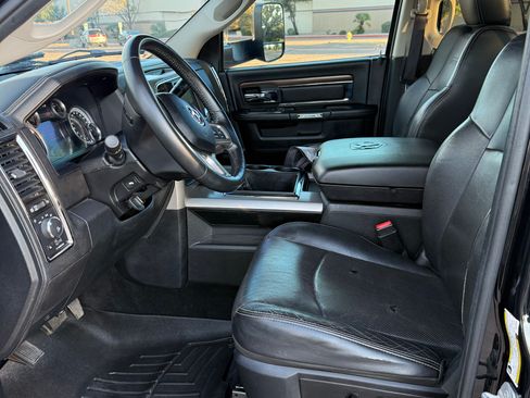 Used 2015 RAM 2500 Laramie w/ Black Appearance Group image 4