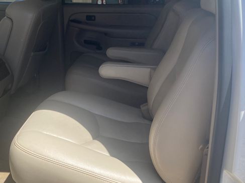 Used 2004 GMC Yukon XL SLT w/ Preferred Equipment Group RWD image 9