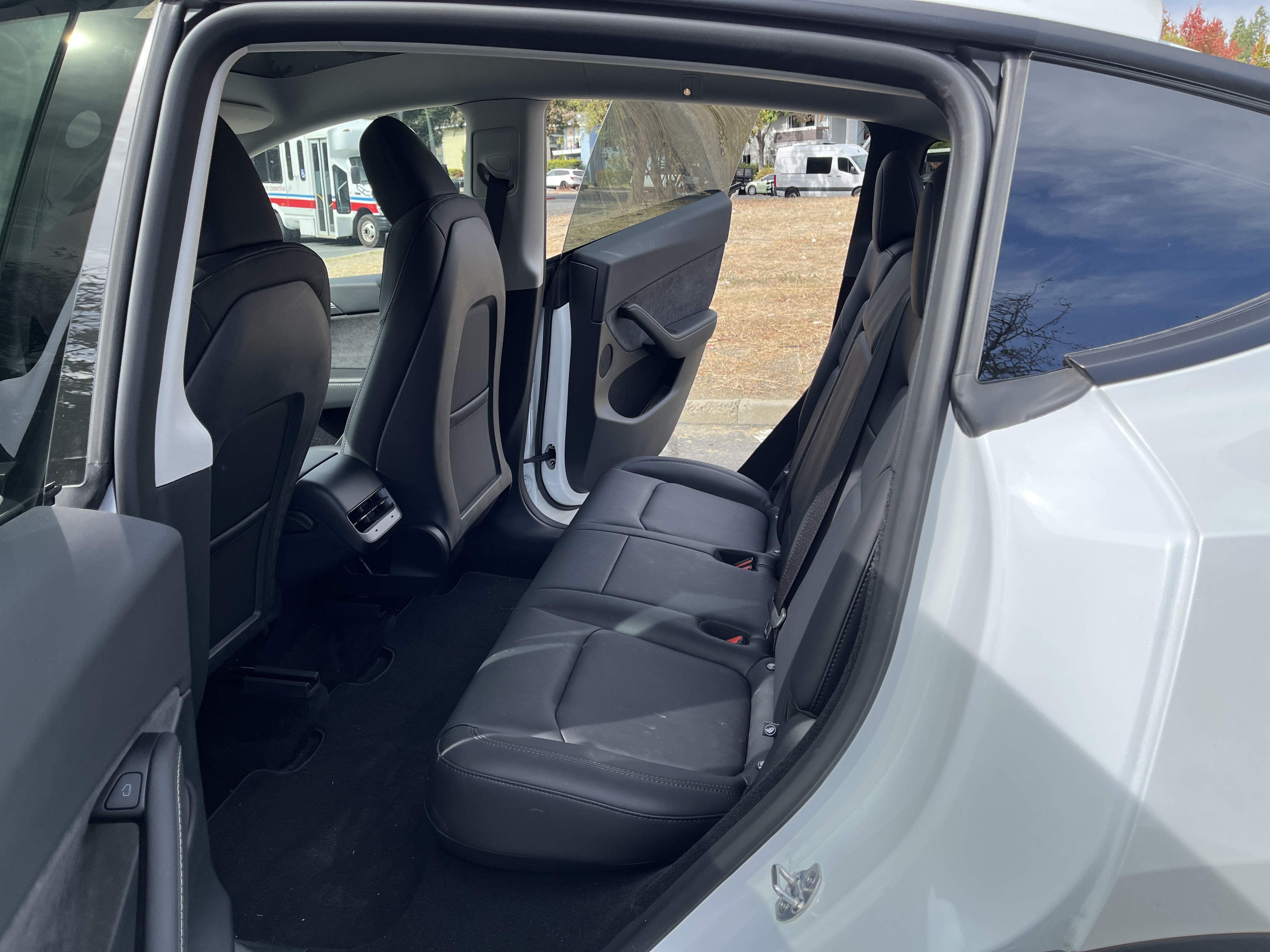 Used 2024 Tesla Model Y Long Range RWD image 14