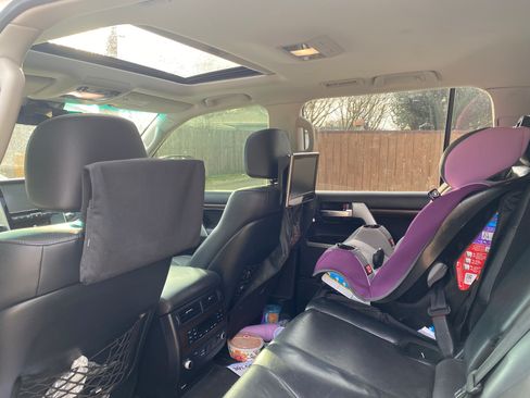 Used 2016 Toyota Land Cruiser image 6