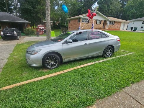Used 2015 Toyota Camry XSE w/ Advanced Technology Package FWD image 5