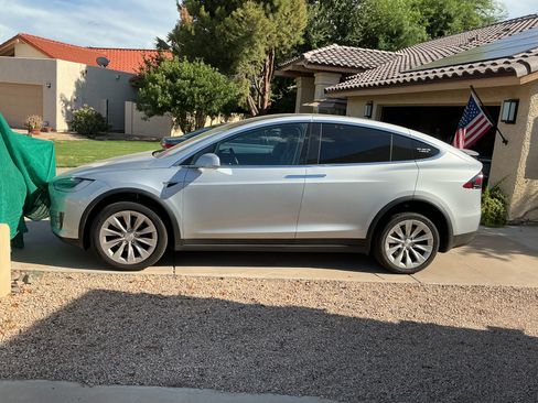 Used 2018 Tesla Model X 100D AWD/4WD image 4