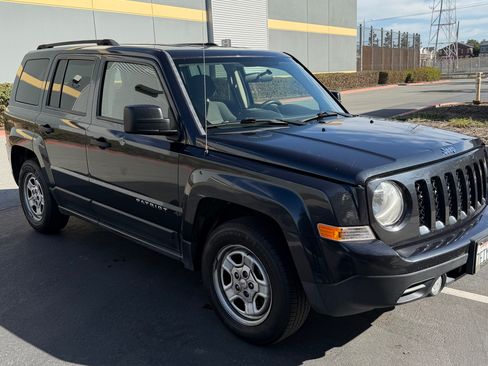 Used 2014 Jeep Patriot Sport FWD image 4