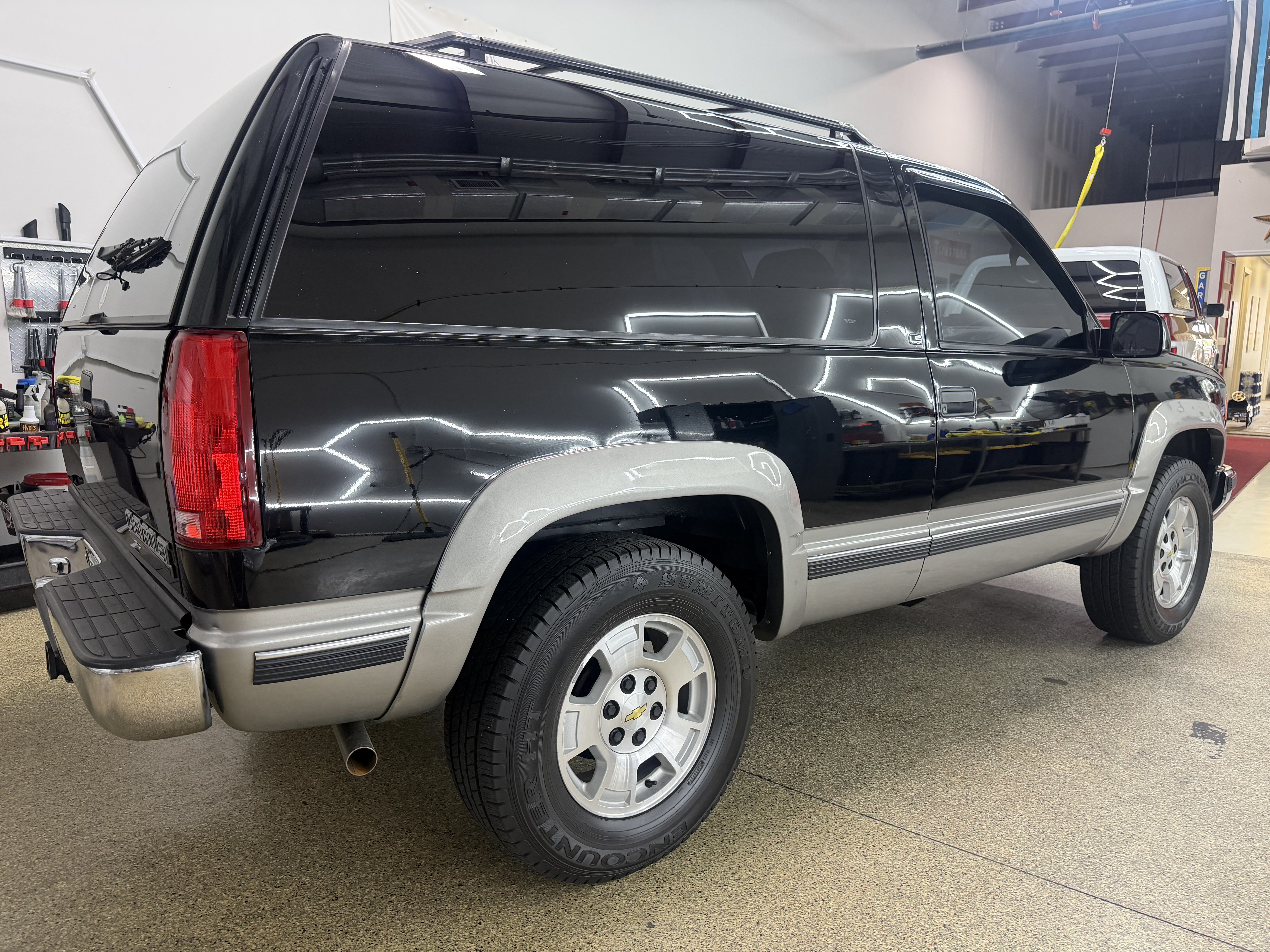 Used 1995 Chevrolet Tahoe 4WD 2-Door image 12