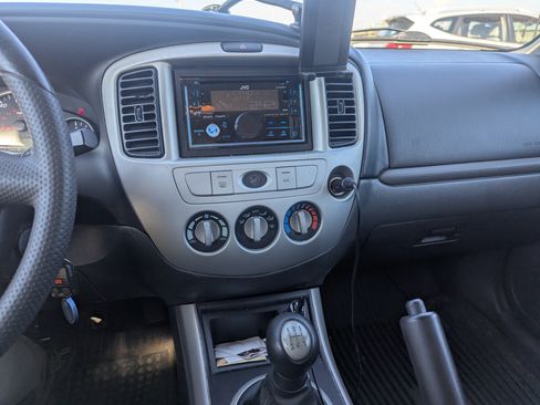 Used 2006 MAZDA Tribute I image 4