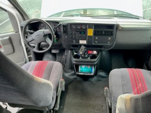 Used 2004 GMC Savana 3500 image 9