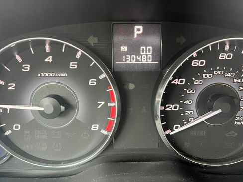 Used 2011 Subaru Outback 2.5i Premium w/ All-Weather Pkg AWD/4WD image 12
