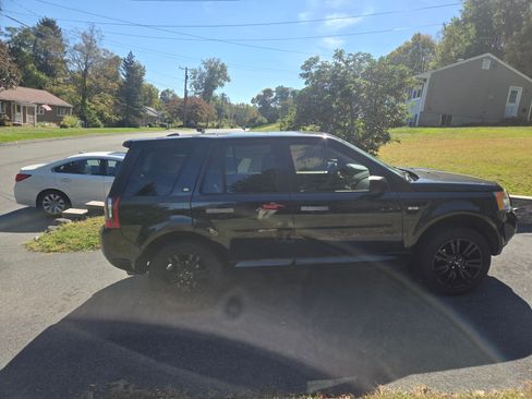 Used 2010 Land Rover LR2 HSE image 6
