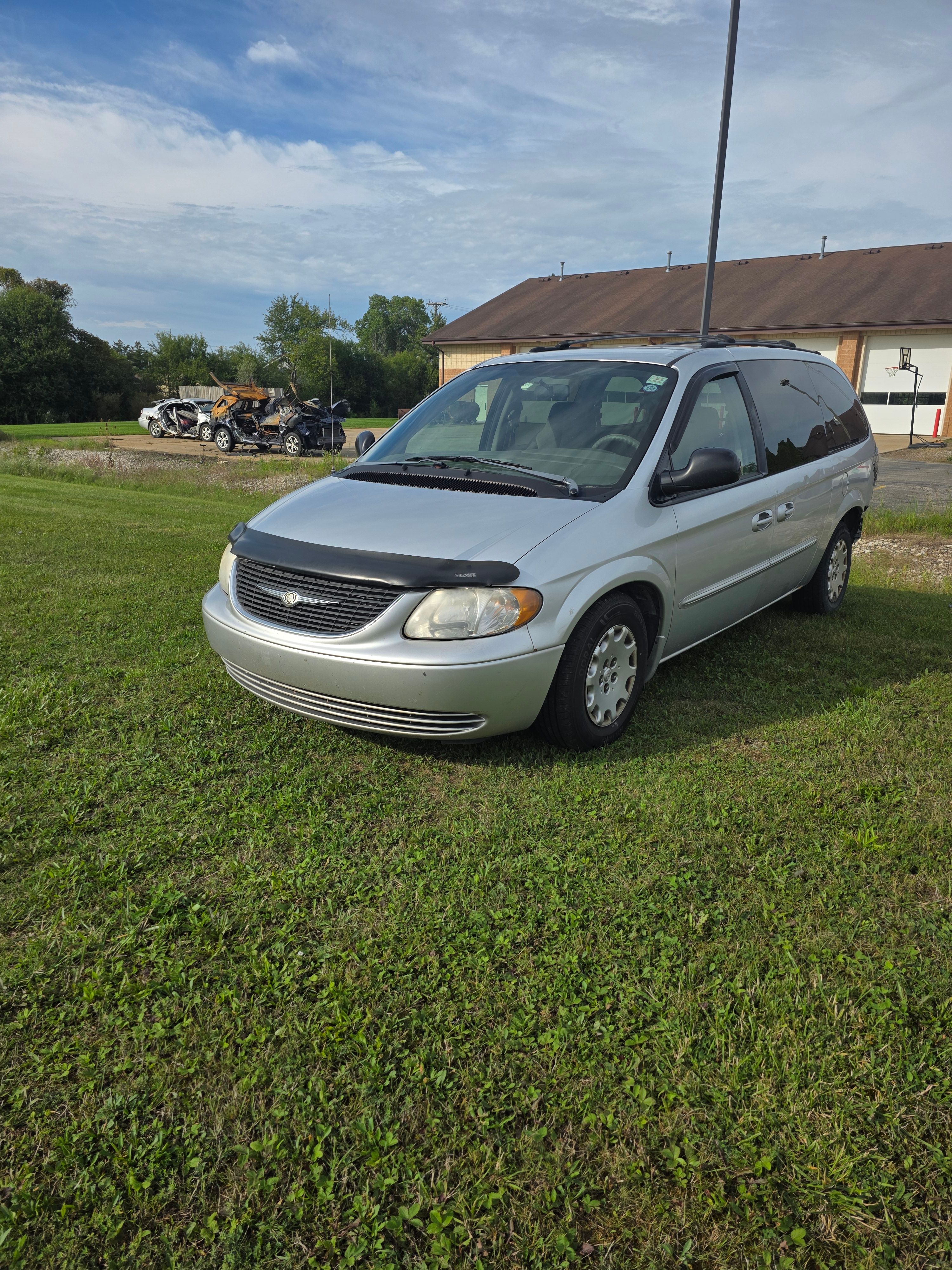 Used 2003 Chrysler Town & Country eL FWD image 1