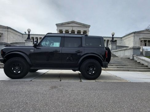 Used 2023 Ford Bronco Wildtrak image 6