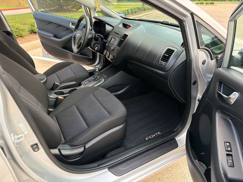 Used 2016 Kia Forte LX FWD image 8
