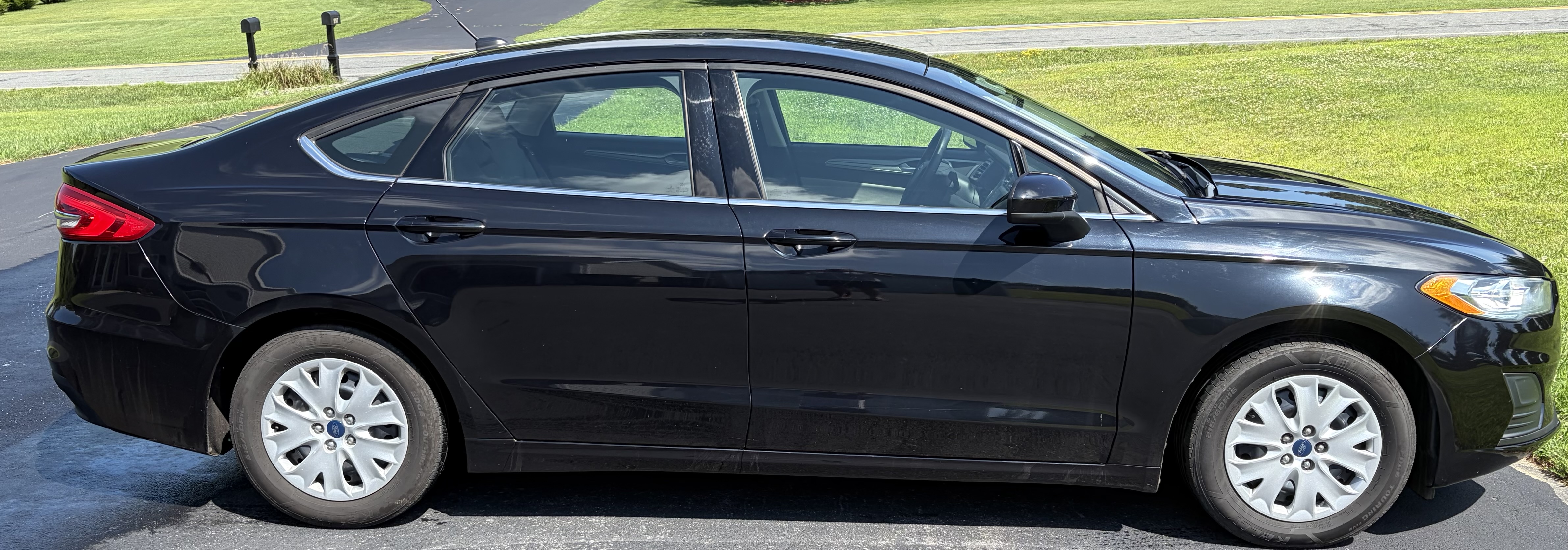 Used 2019 Ford Fusion S FWD image 1