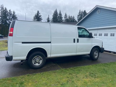 Used 2014 Chevrolet Express 3500 image 1