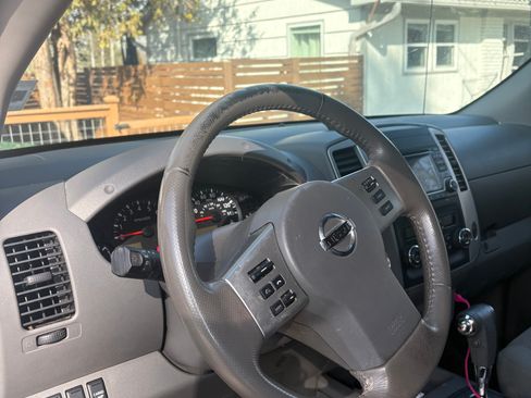 Used 2017 Nissan Frontier SV w/ SV Value Truck Package image 6