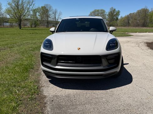 Used 2023 Porsche Macan Turbo image 12