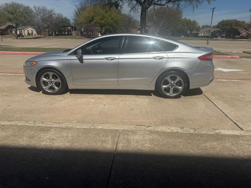 Used 2014 Ford Fusion SE image 8