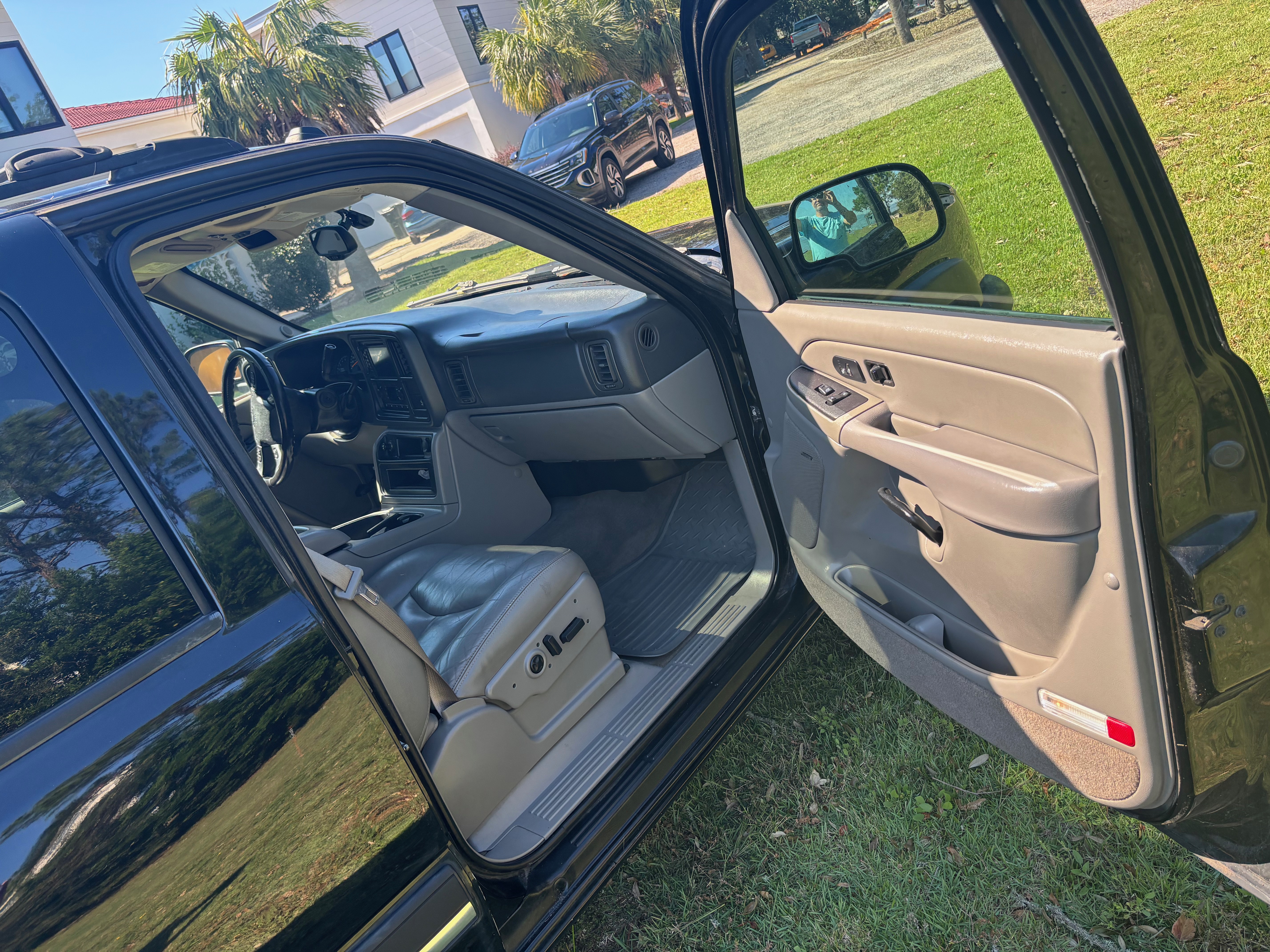 Used 2005 Chevrolet Avalanche Z71 w/ Sun And Sound Package AWD/4WD image 9