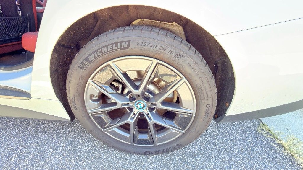 Used 2023 BMW i4 eDrive35 RWD image 11