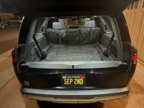 Used 2025 Rivian R1S Adventure image 21