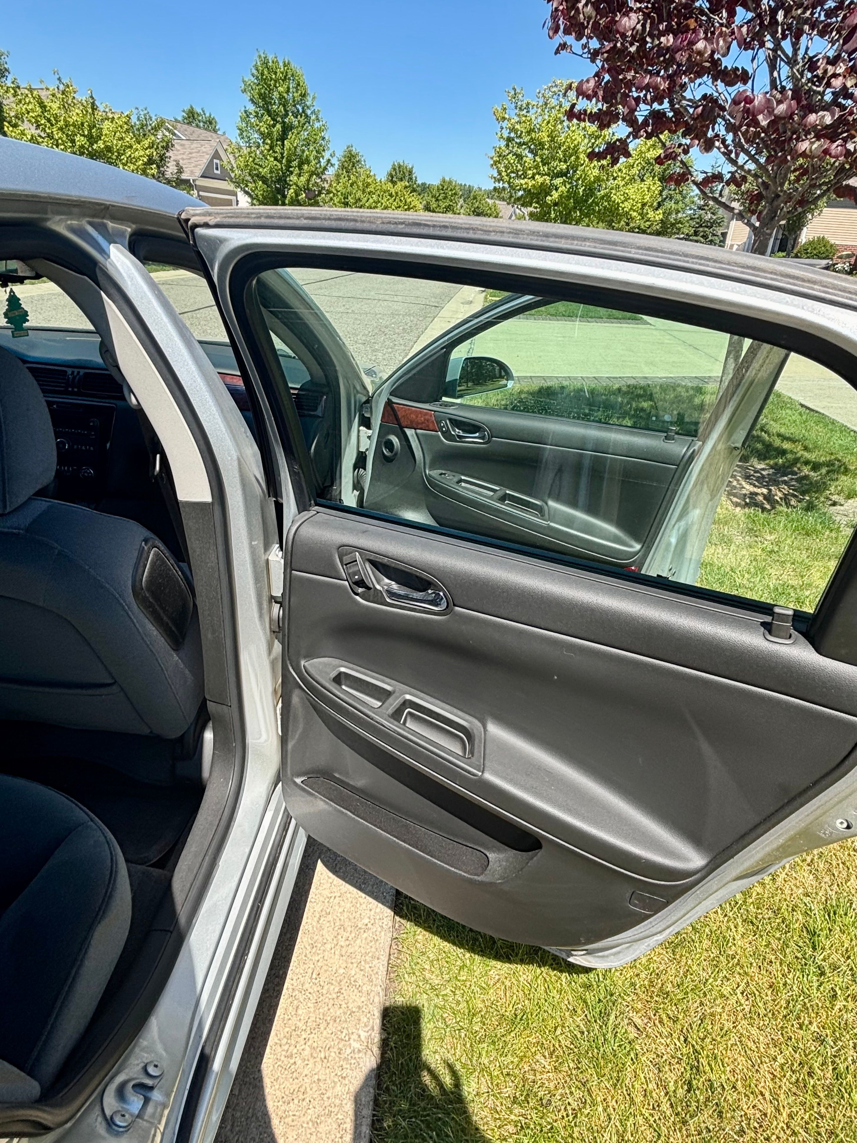 Used 2009 Chevrolet Impala LT FWD image 8