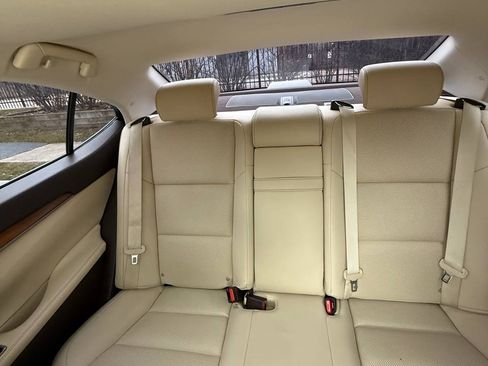 Used 2016 Lexus ES 300h w/ Navigation System Package image 16