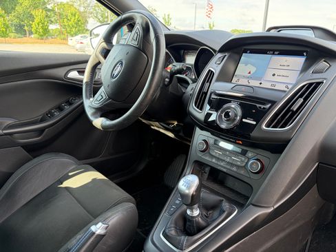 Used 2017 Ford Focus RS AWD/4WD image 9