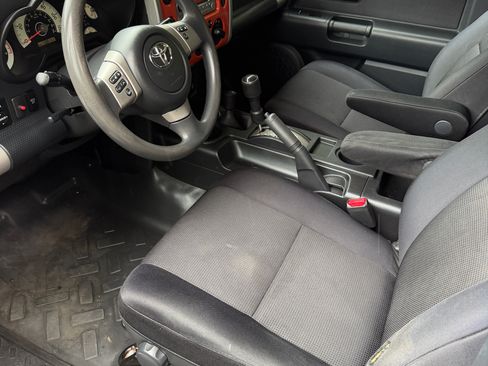Used 2013 Toyota FJ Cruiser 4WD w/ Convenience Pkg image 8