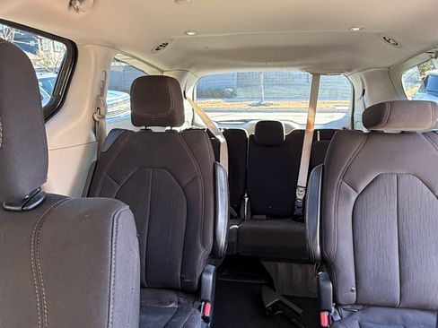 Used 2017 Chrysler Pacifica Touring w/ Tire & Wheel Group image 11