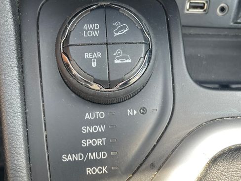 Used 2015 Jeep Cherokee Trailhawk w/ Comfort/Convenience Group AWD/4WD image 22
