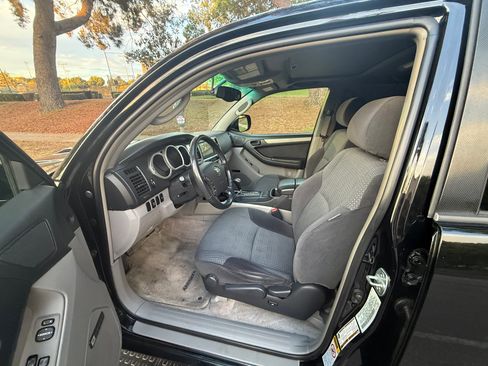 Used 2004 Toyota 4Runner Sport image 9